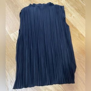 Rails Black Pleated Mock Neck Top in Size XS